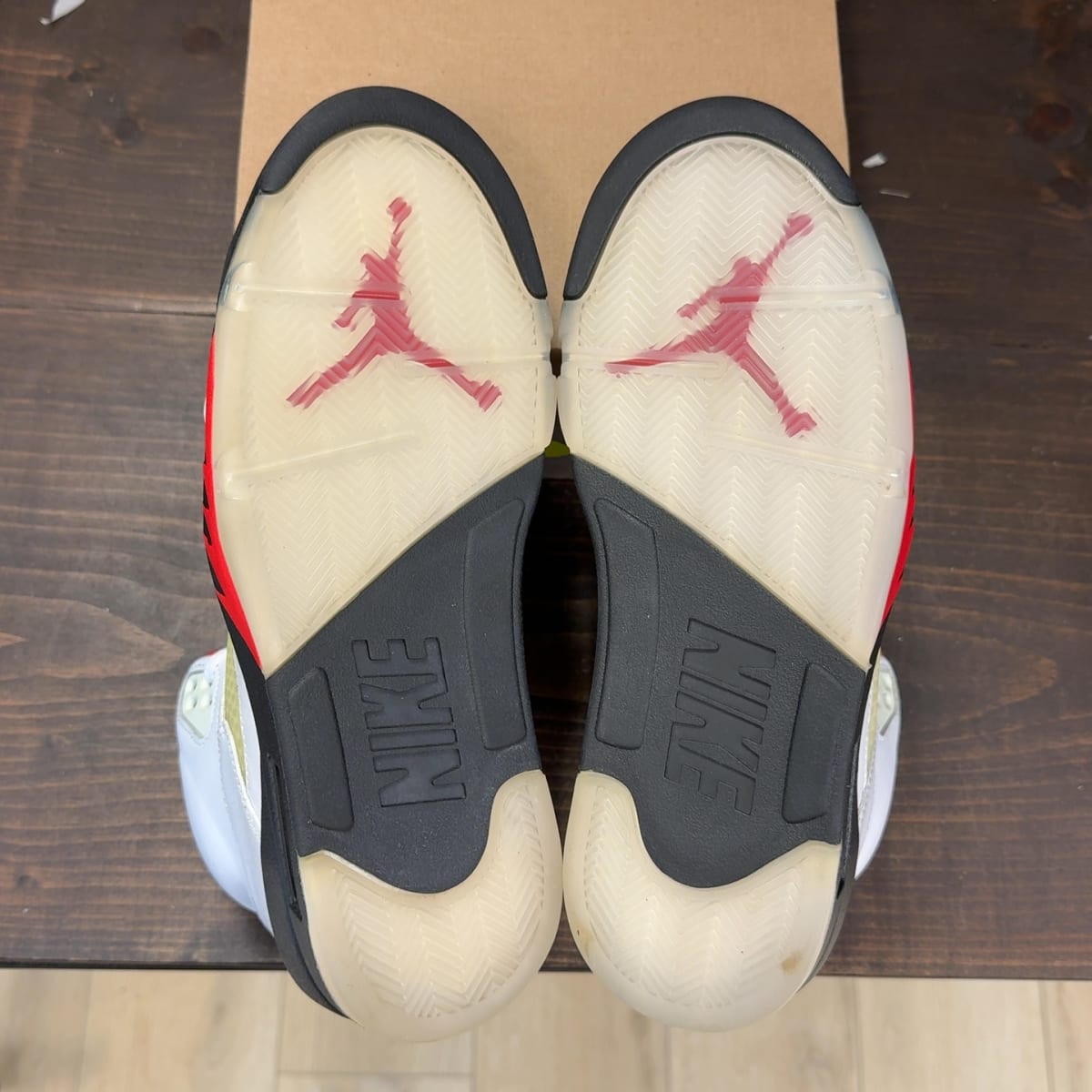 Jordan 5 Retro Fire Red Silver Tongue (2020) Size 9.5 (Pre-Owned) - aux