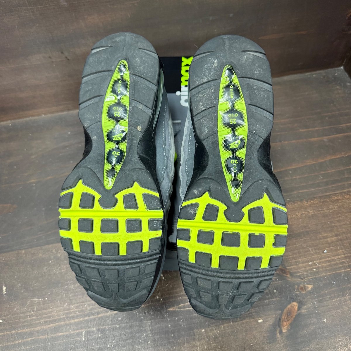 Nike Air Max 95 OG Big Bubble Neon (2025/2026) Size 10 (Pre-Owned) - box
