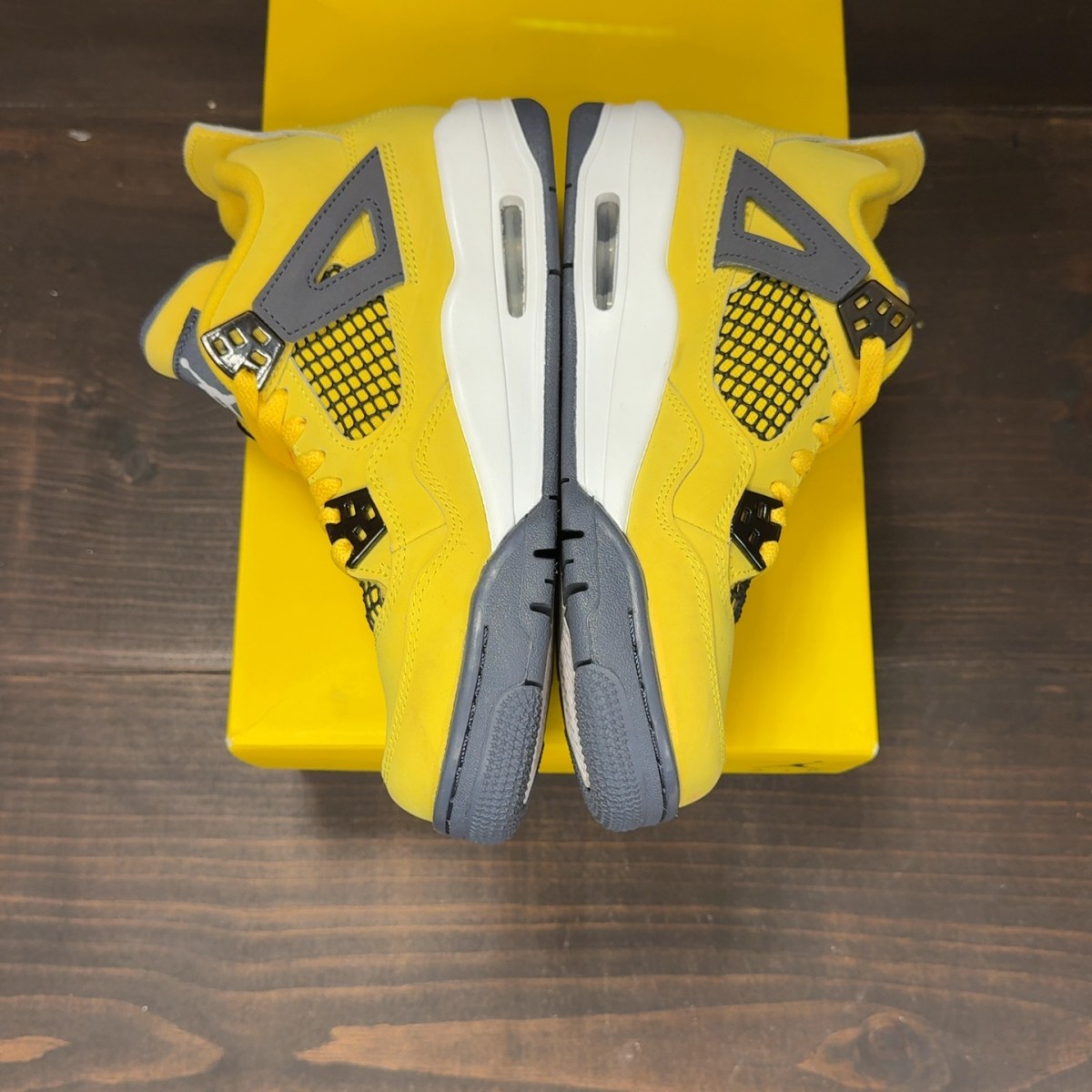 Jordan 4 Retro Lightning (2021) (GS) - Image 4