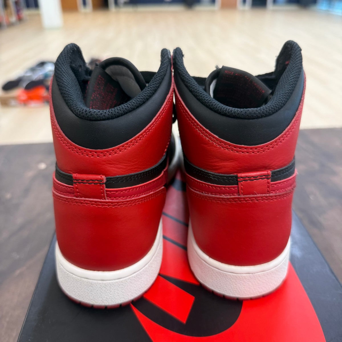 Jordan 1 Retro High Bred Toe (GS) Size 6.5Y (Pre-Owned) - Image 5