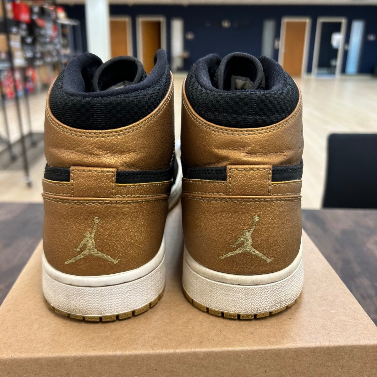 Jordan 1 Retro Melo PE Size 10 (Pre-Owned) - Image 4