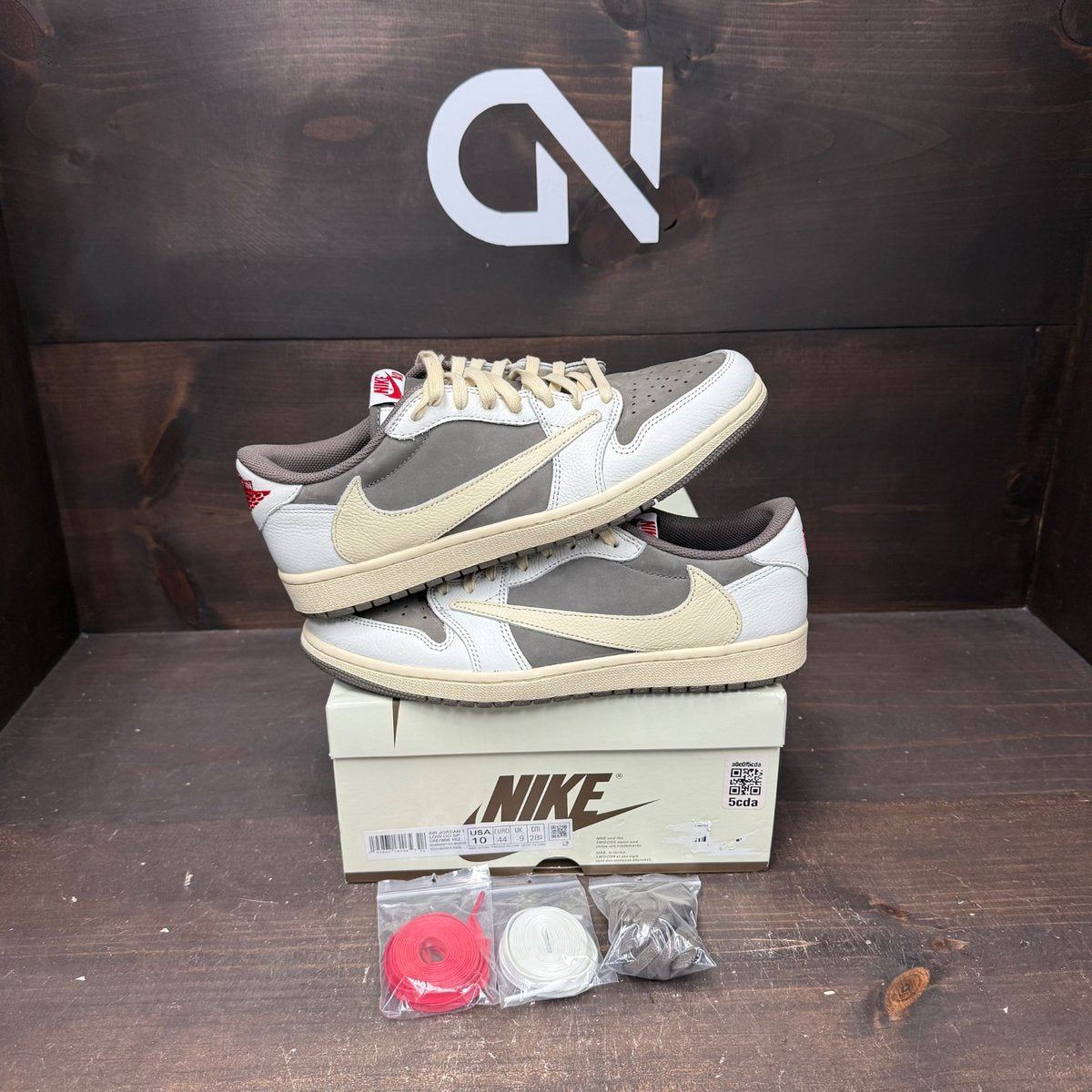 Jordan 1 Retro Low OG SP Travis Scott Reverse Mocha Size 10 (Pre-Owned) - front