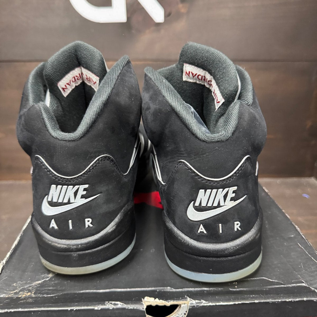 Jordan 5 Retro OG Black Metallic Reimagined Size 10.5 (Pre-Owned) - sole