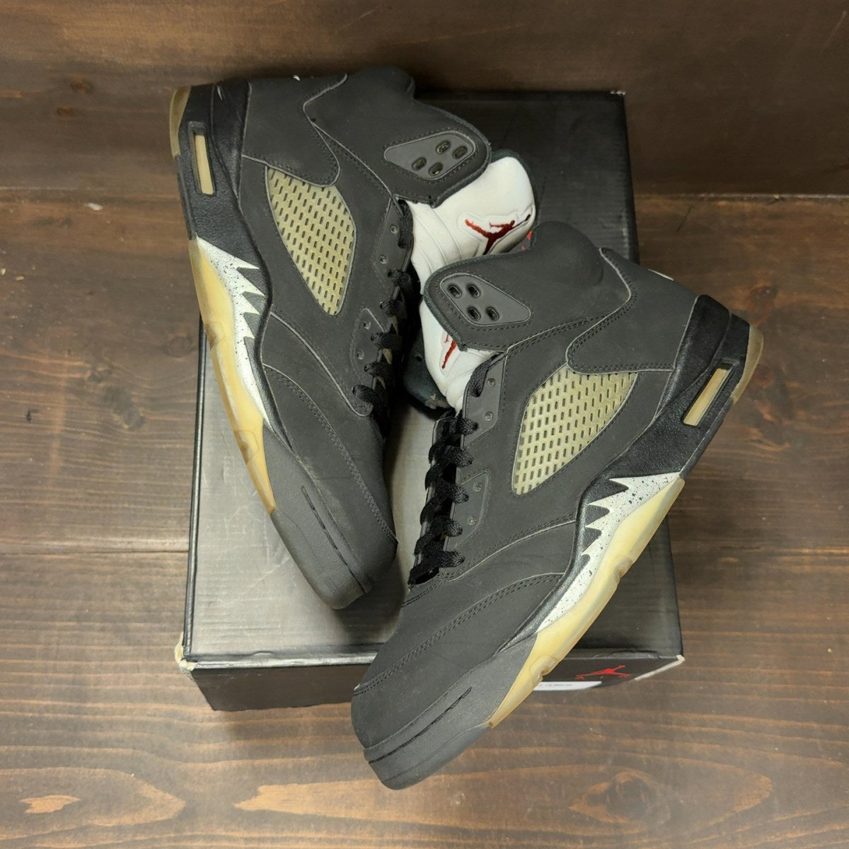Jordan 5 Retro Black Metallic (2016) - Image 2