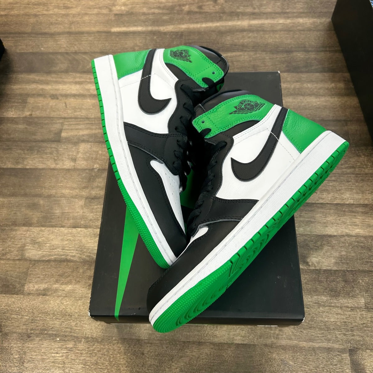 Jordan 1 Retro High OG Lucky Green - Image 1