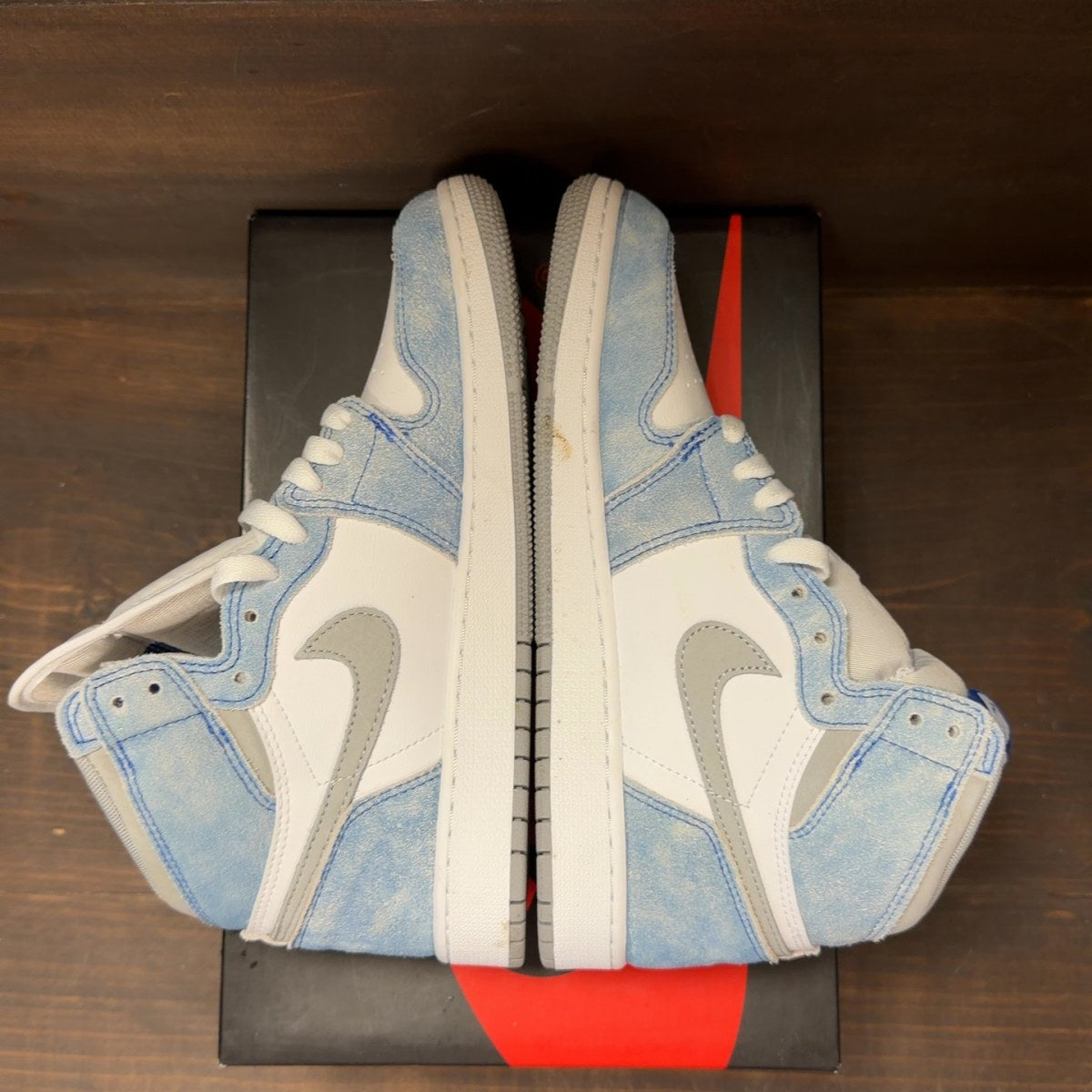 Jordan 1 Retro High OG Hyper Royal - Image 5