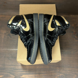 Jordan 1 Retro High Black Metallic Gold (2020) Size 8 (Pre-Owned) - Image 4