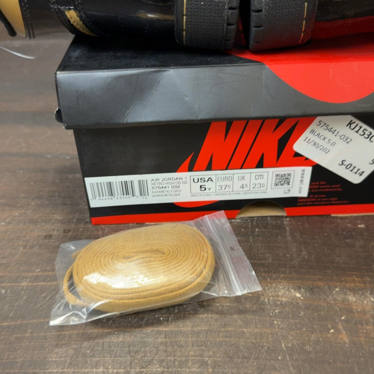 Jordan 1 Retro High Black Metallic Gold (2020) (GS) - Image 7