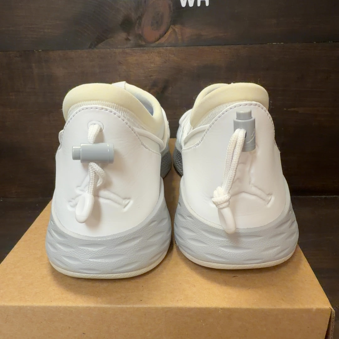 Jordan Formula 23 Toggle White Pure Platinum Wolf Grey Size 9.5 (Pre-Owned) - Image 4