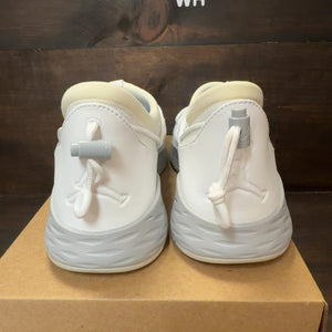 Jordan Formula 23 Toggle White Pure Platinum Wolf Grey Size 9.5 (Pre-Owned) - Image 4