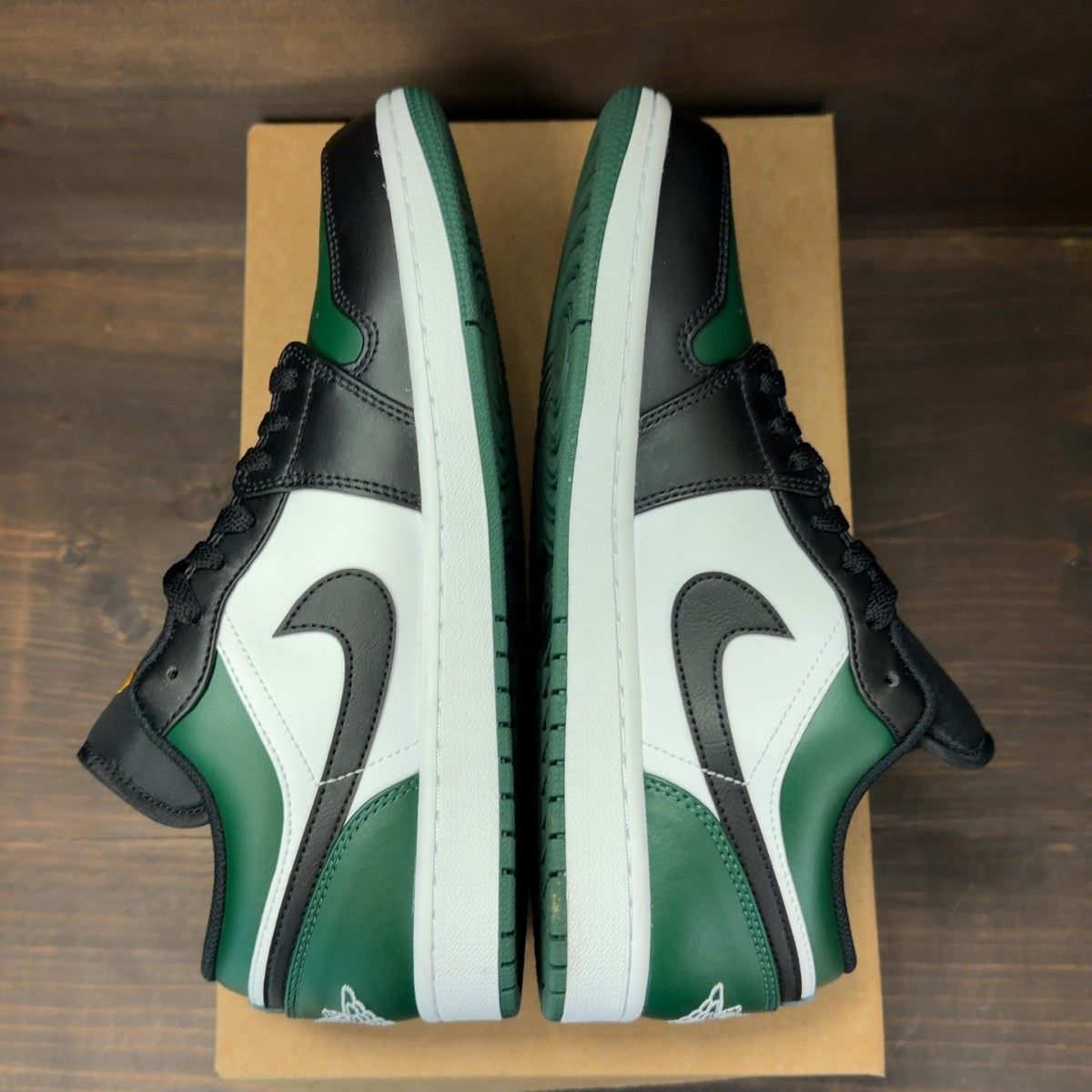 Jordan 1 Low Green Toe Size 10 (Pre-Owned) - Image 6