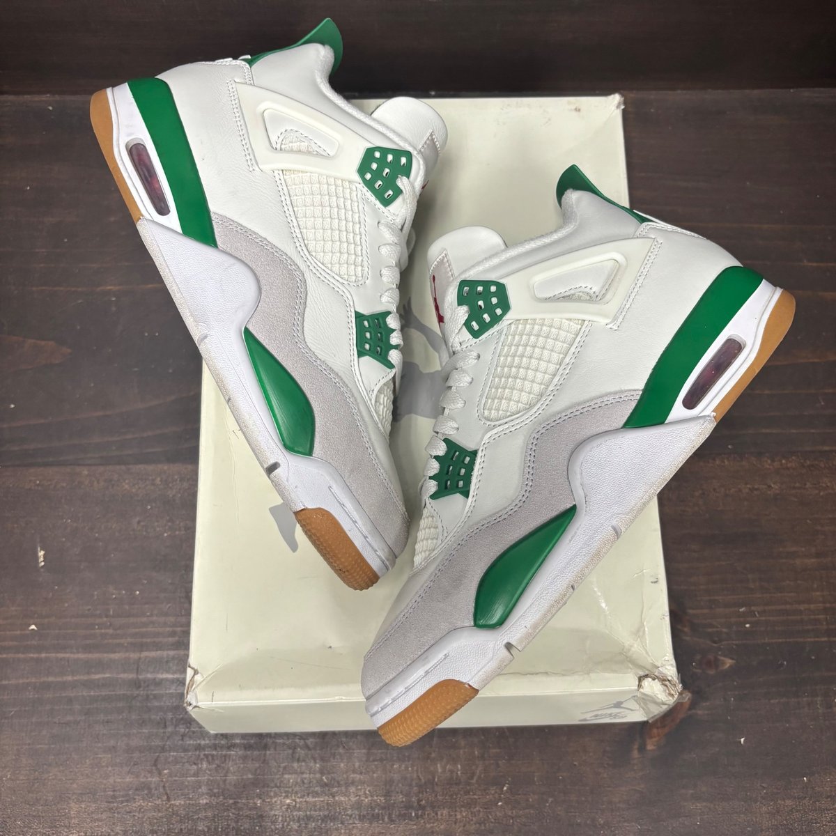 Jordan 4 Retro SB Pine Green Size 8.5 (Pre-Owned) - back