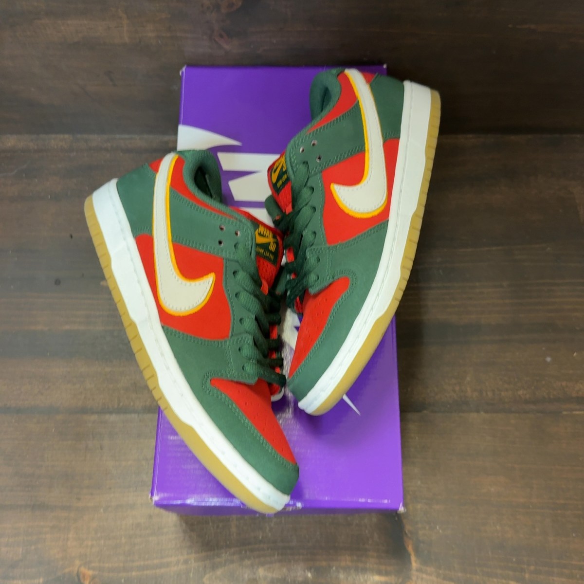 Nike SB Dunk Low Pro PRM Seattle Supersonics Size 6.5 (Pre-Owned)