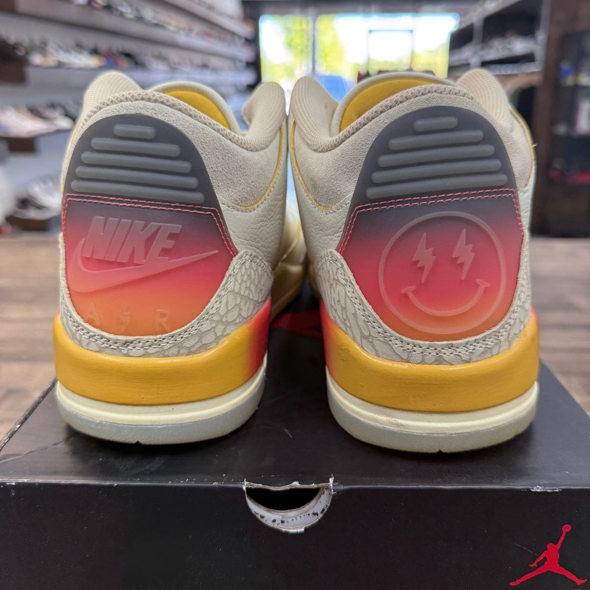 Jordan 3 Retro SP J Balvin Medellín Sunset Size 10 (Pre-Owned) - Image 4