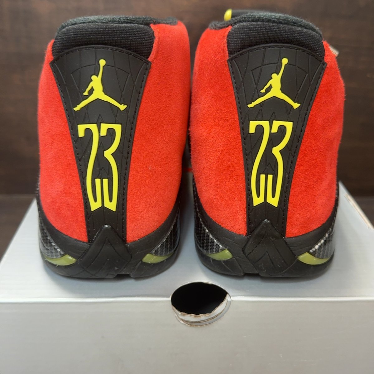 Jordan 14 Retro Ferrari (2025) Size 8.5 (Pre-Owned) - aux