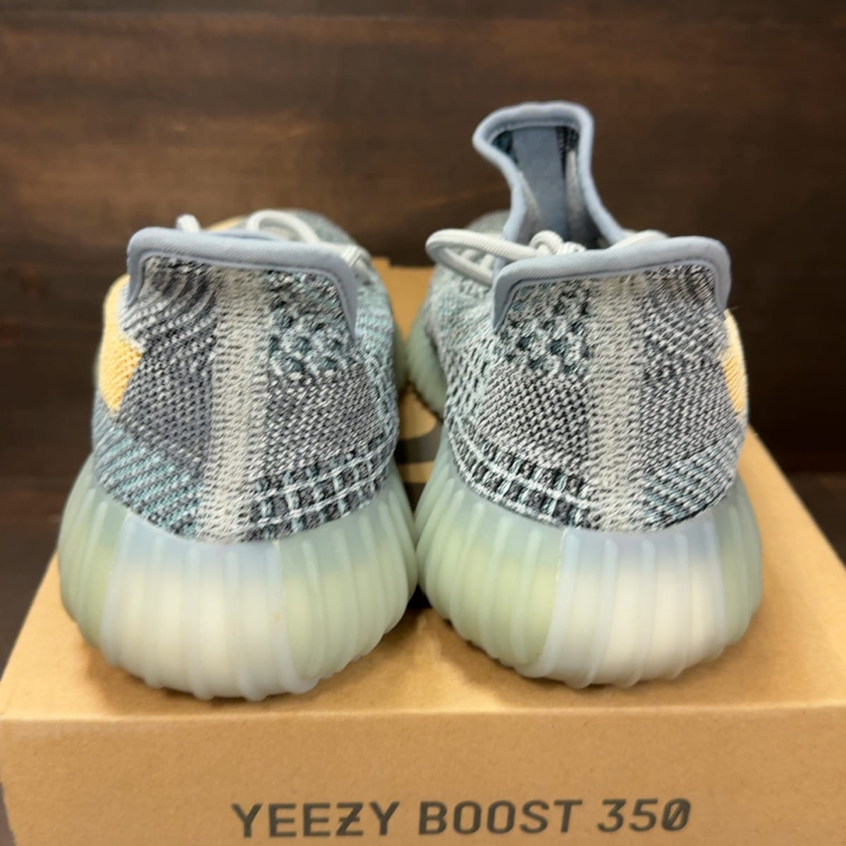 adidas Yeezy Boost 350 V2 Ash Blue Size 9 (Pre-Owned) - aux