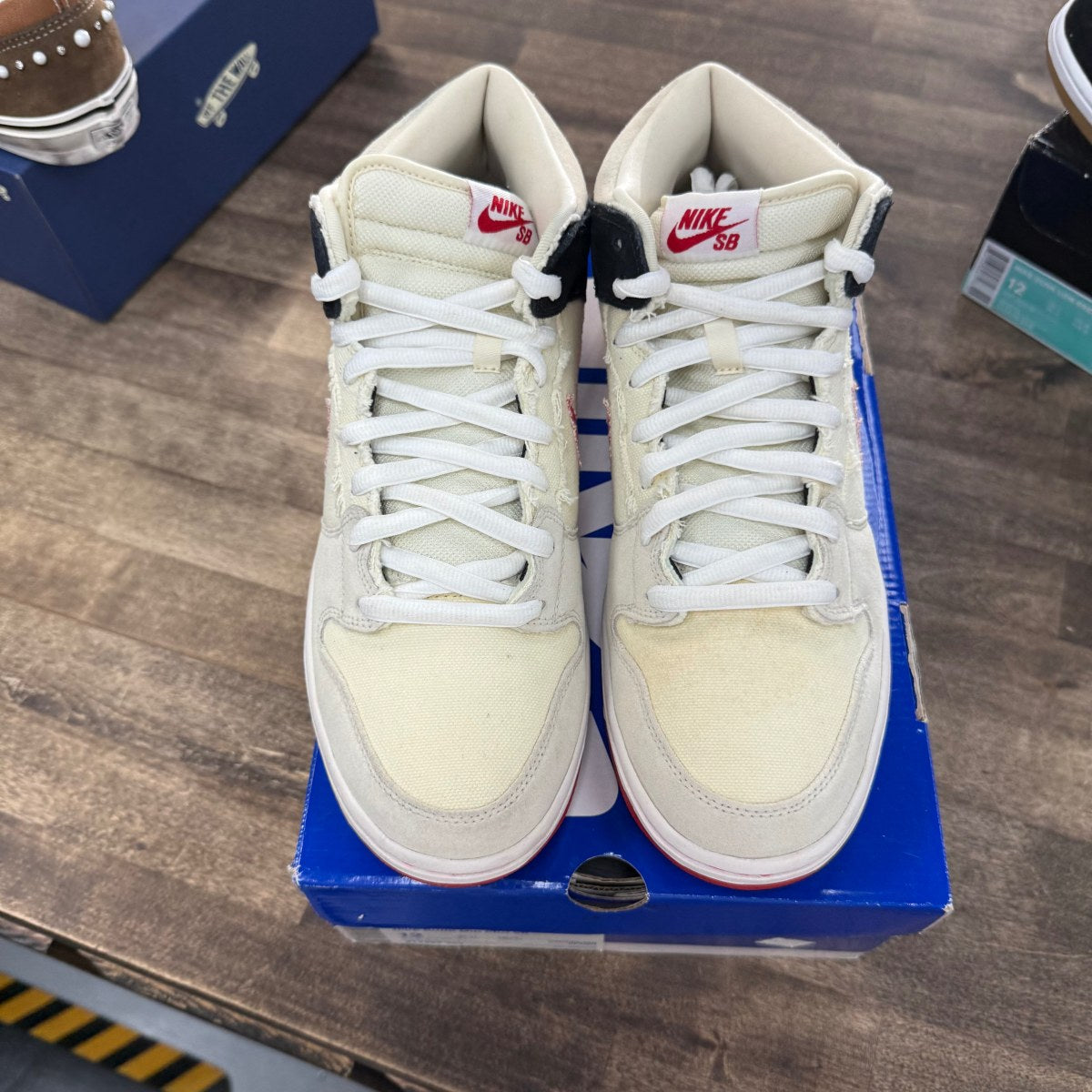 Nike SB Dunk Mid Street Fighter Ryu Size 12 (Pre-Owned) - Image 2