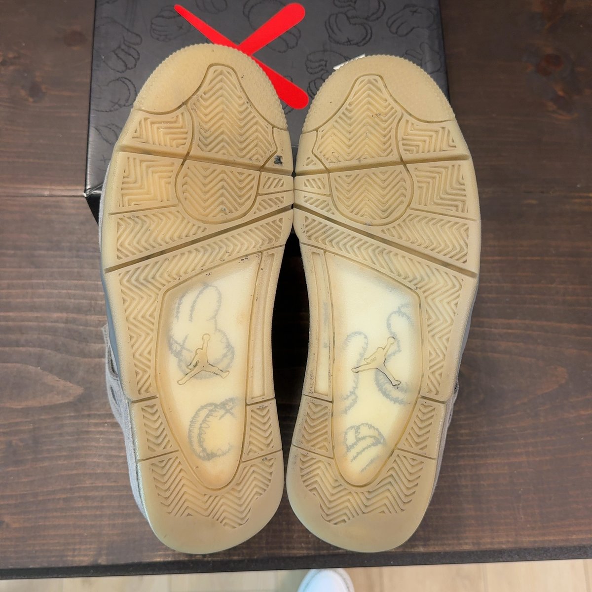 Jordan 4 Retro Kaws Size 9 (Pre-Owned) - aux