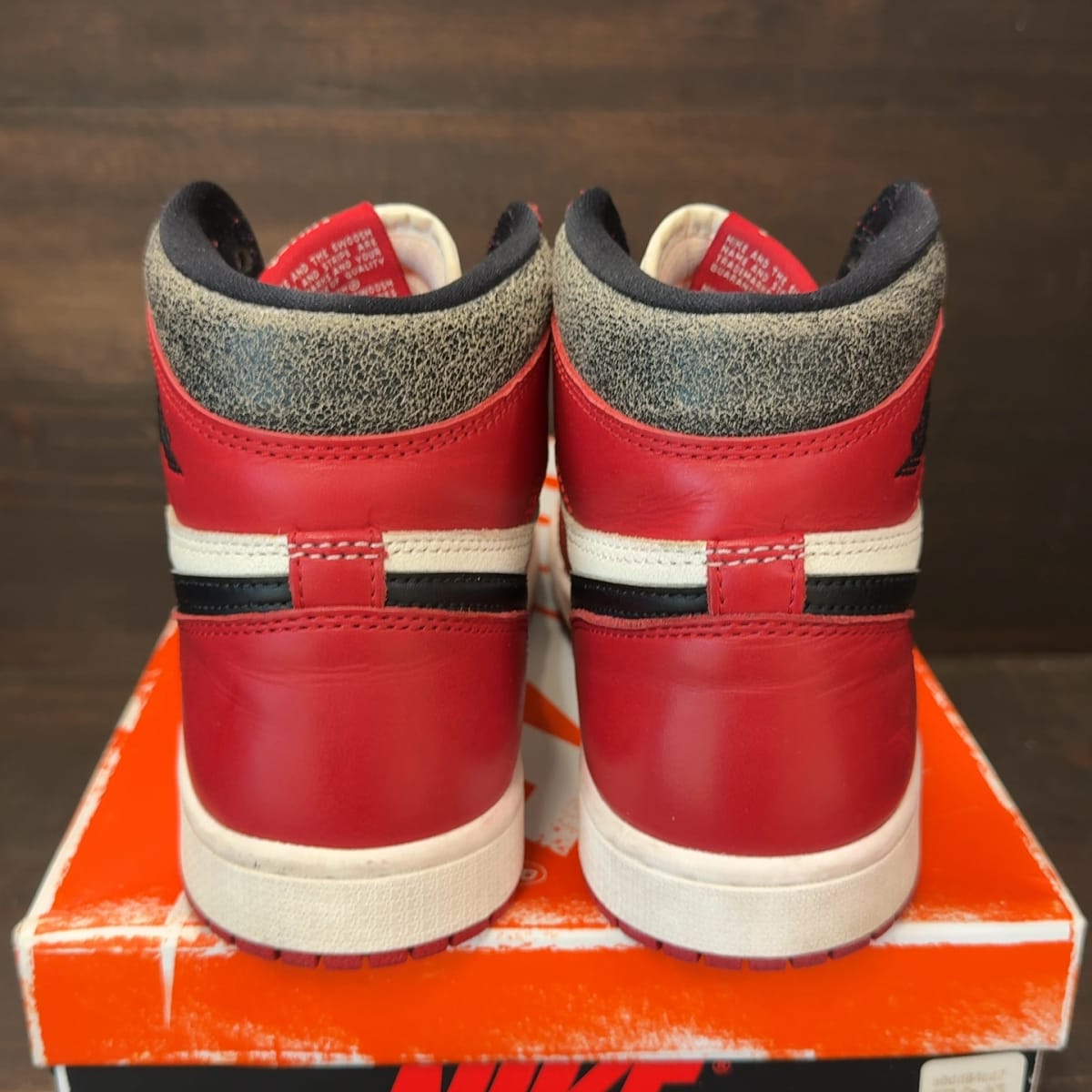 Jordan 1 Retro High OG Chicago Lost and Found Size 8.5 (Pre-Owned) - aux