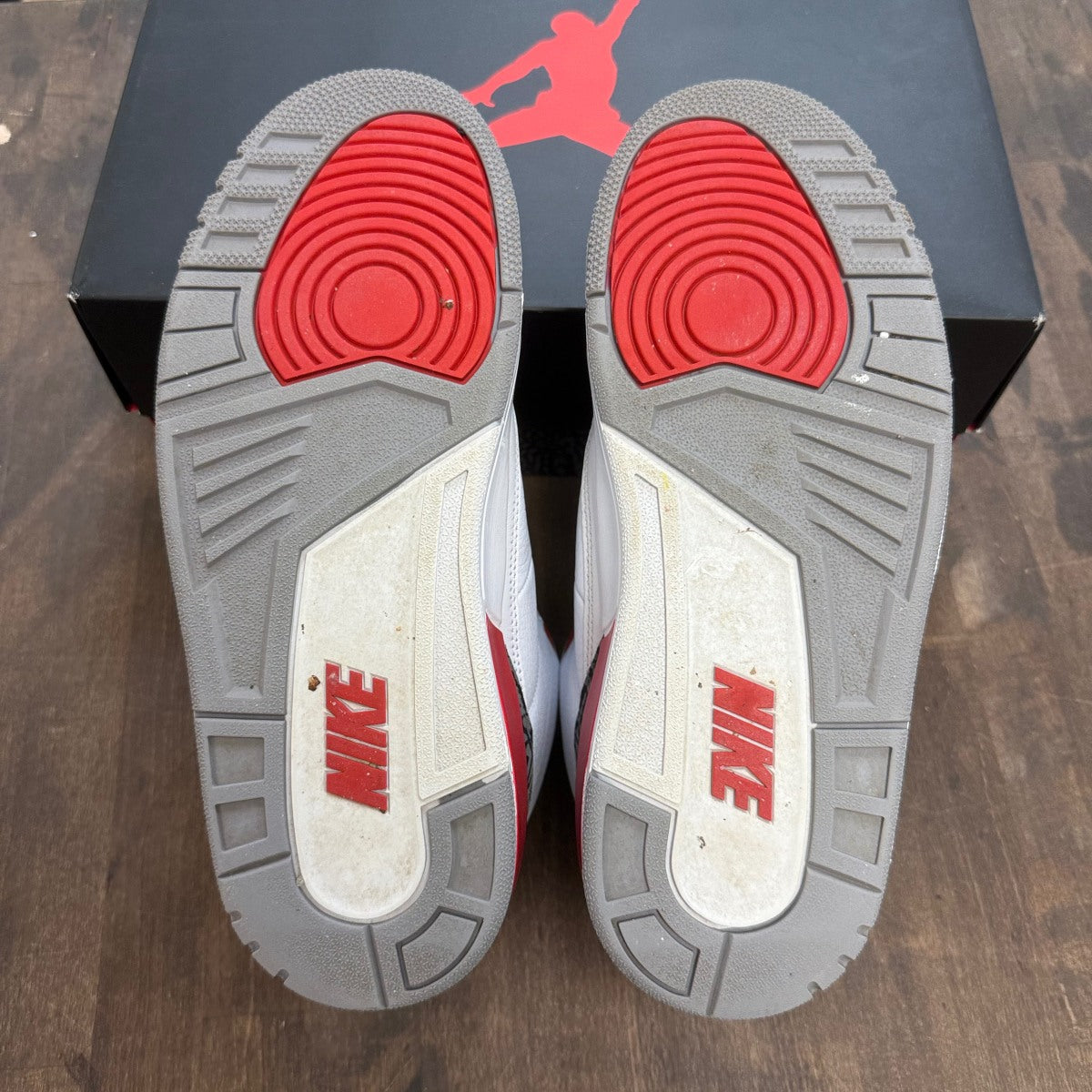 Jordan 3 Retro Fire Red (2022) - Image 2