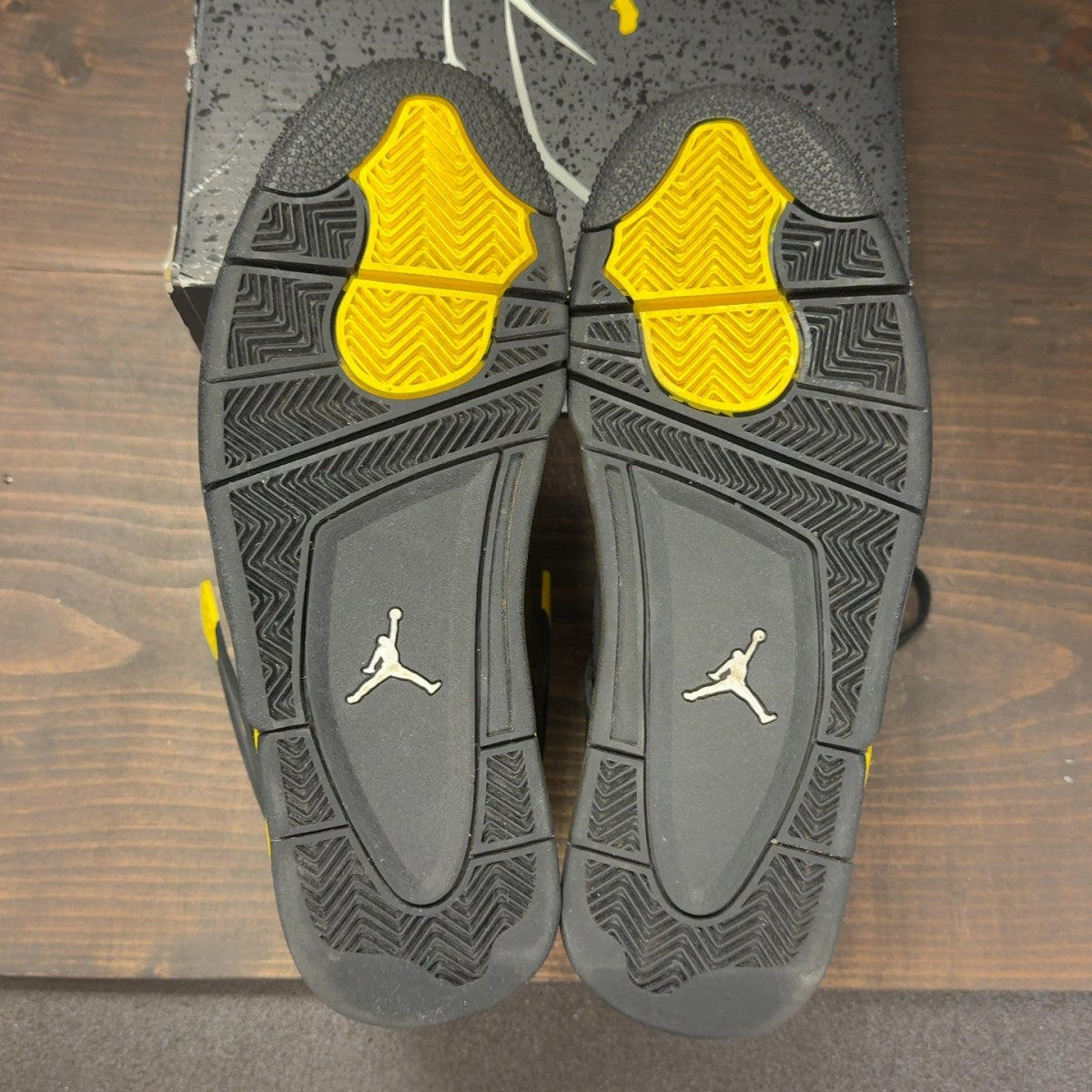 Jordan 4 Retro Thunder (2023) - Image 8