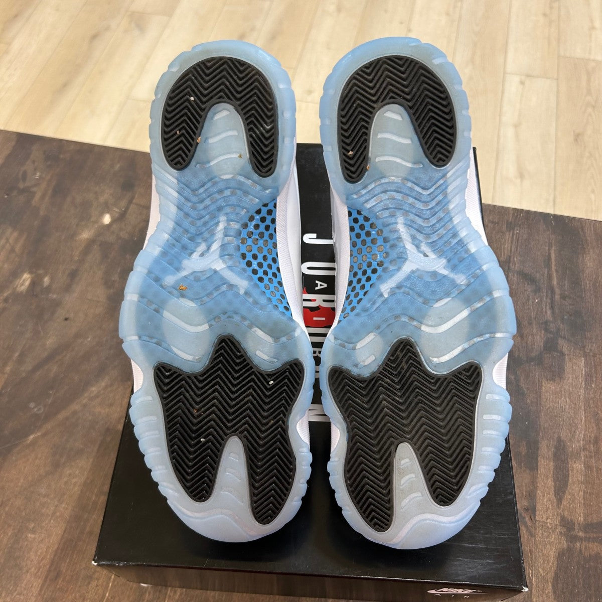 Jordan 11 Retro Legend Blue (2024) Size 11.5 (Pre-Owned) - Image 5