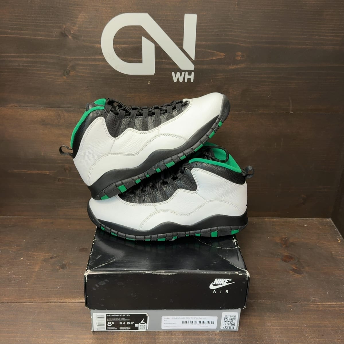 Jordan 10 Retro Seattle Size 8.5 (Pre-Owned) - front