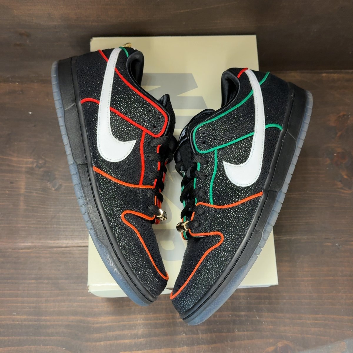 Nike SB Dunk Low Bronx Girls Skate Size 12 (Pre-Owned) - back