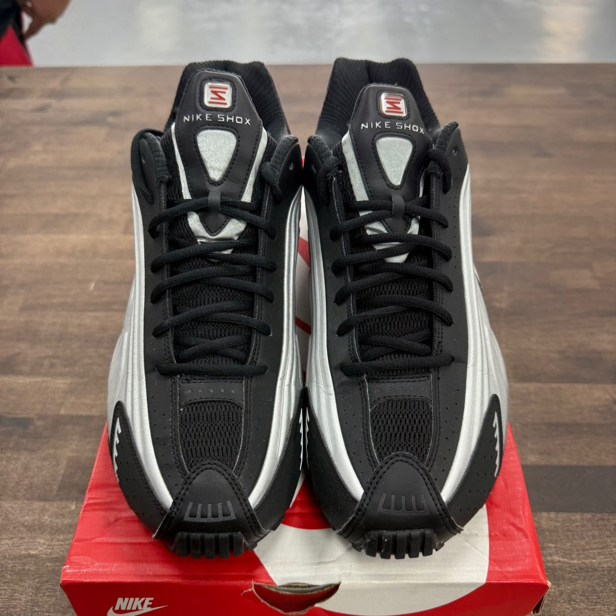 Nike Shox R4 Black Metallic Silver (2025) - Image 2