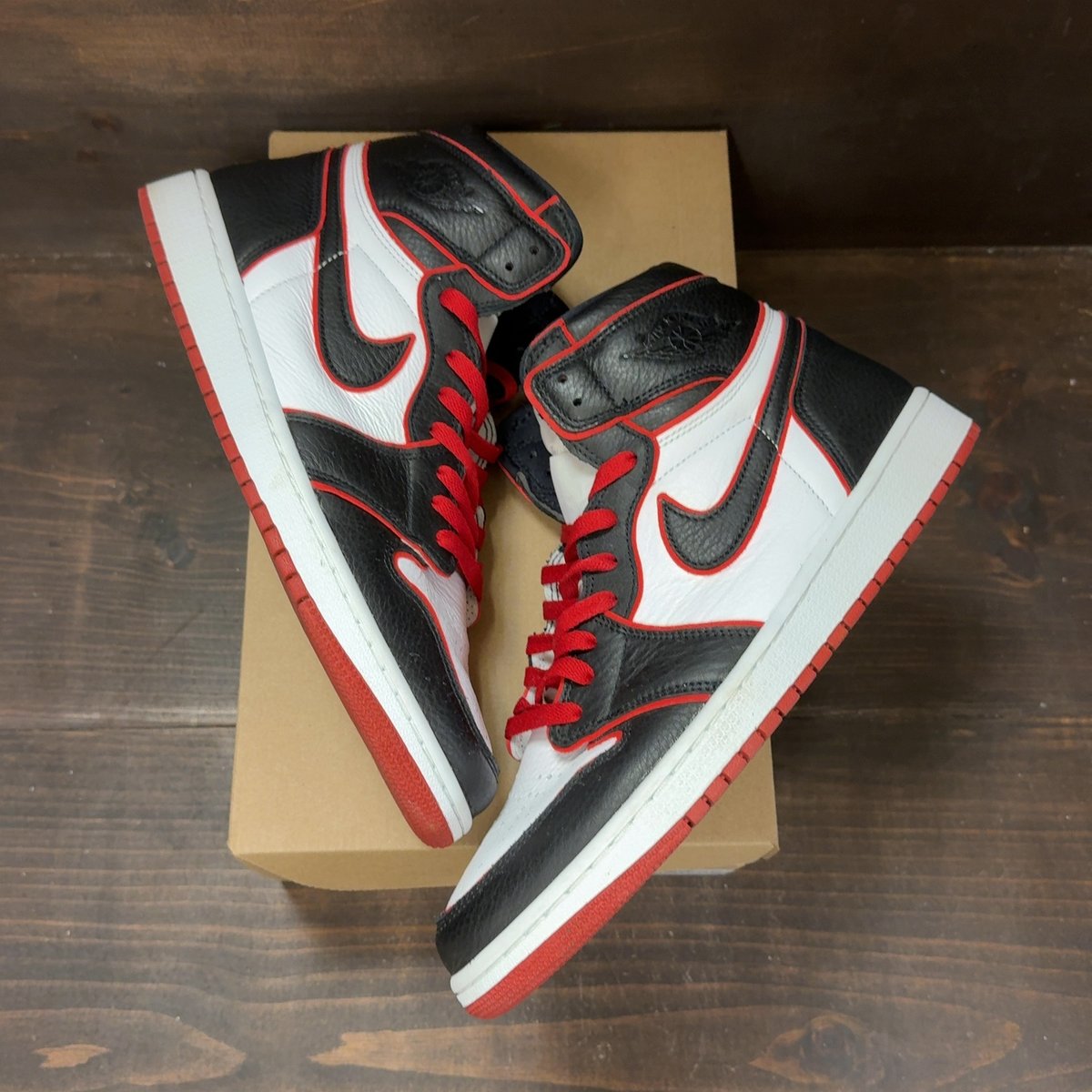 Jordan 1 Retro High Bloodline Size 12 (Pre-Owned) - back