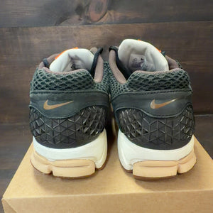 Nike Zoom Vomero 5 Black Sesame (Women's) Size 11.5W (Pre-Owned) - Image 4