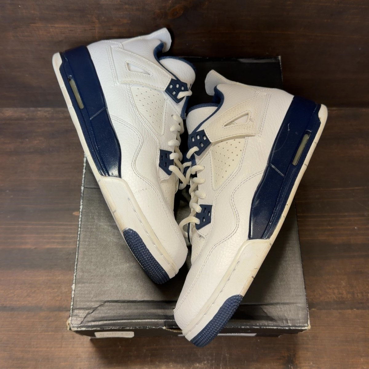 Jordan 4 Retro Columbia (2015) (GS) - Image 2