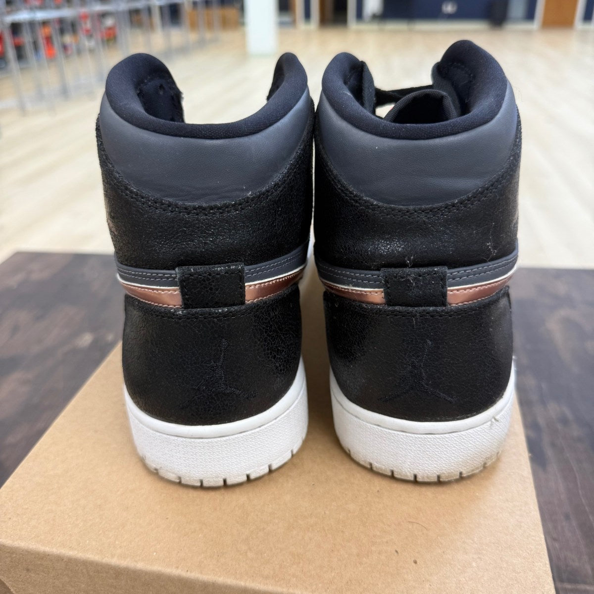 Jordan 1 Retro Bronze Medal Size 12 (Pre-Owned)