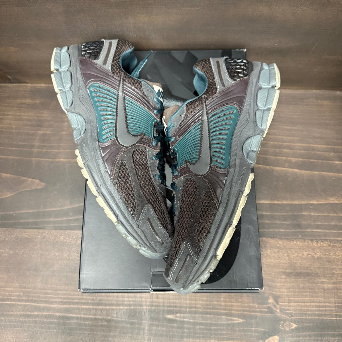 Nike Zoom Vomero 5 PRM Velvet Brown Medium Ash Size 12 (Pre-Owned) - Image 2