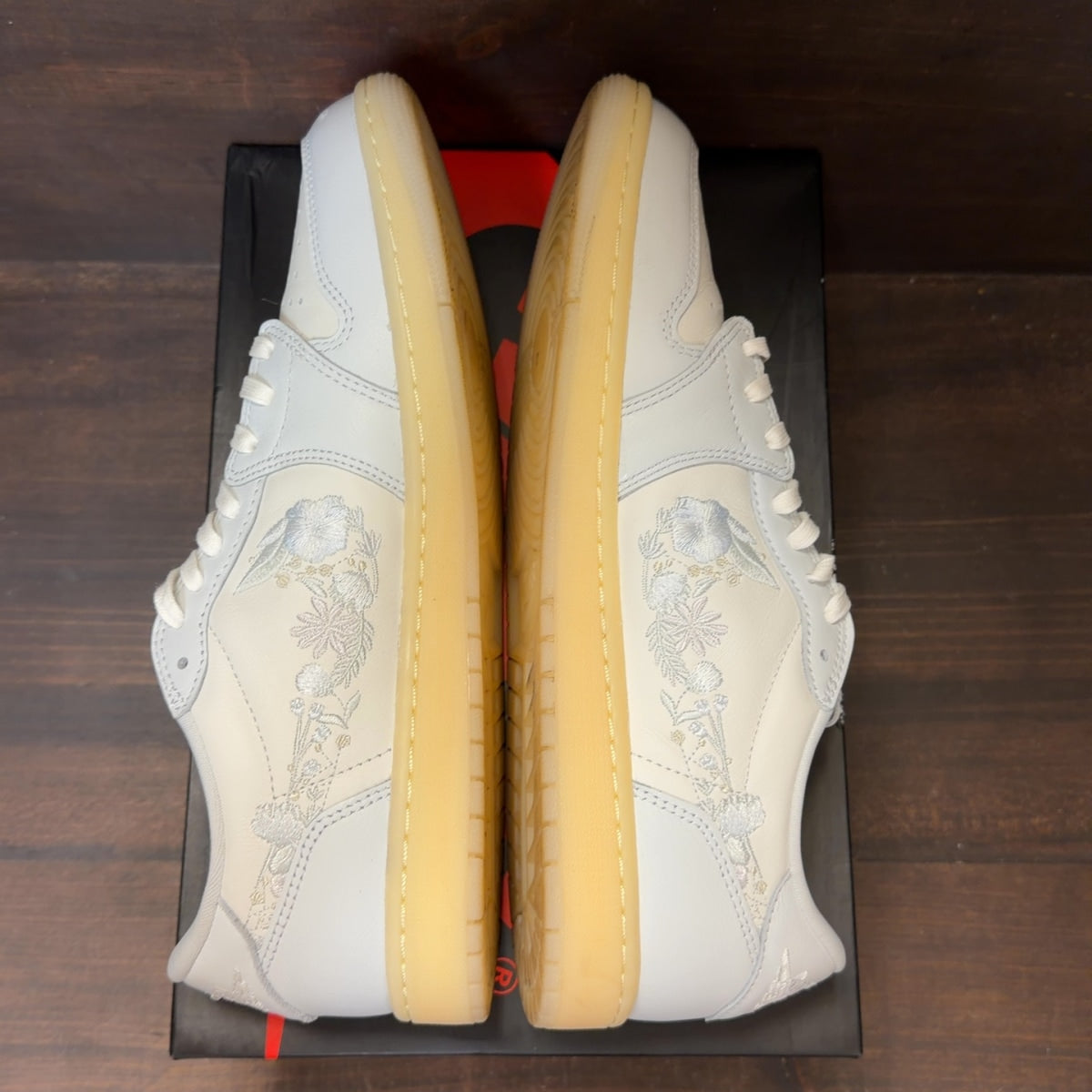 Jordan 1 Retro Low OG Rabbit Floral Swoosh - Image 6