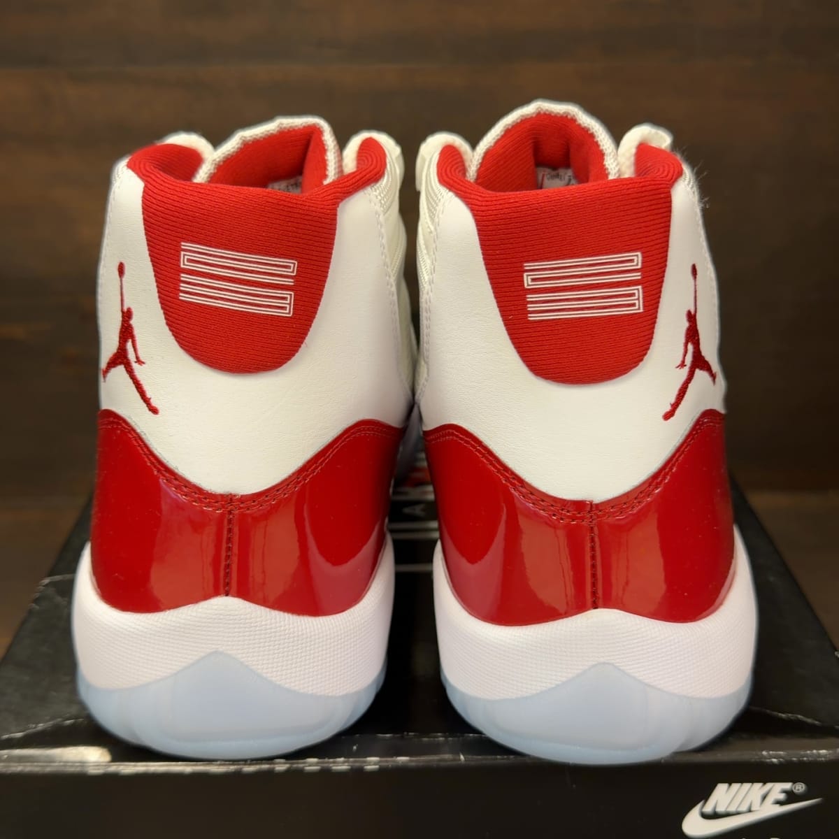 Jordan 11 Retro Cherry (2022) Size 11 (Pre-Owned) - aux