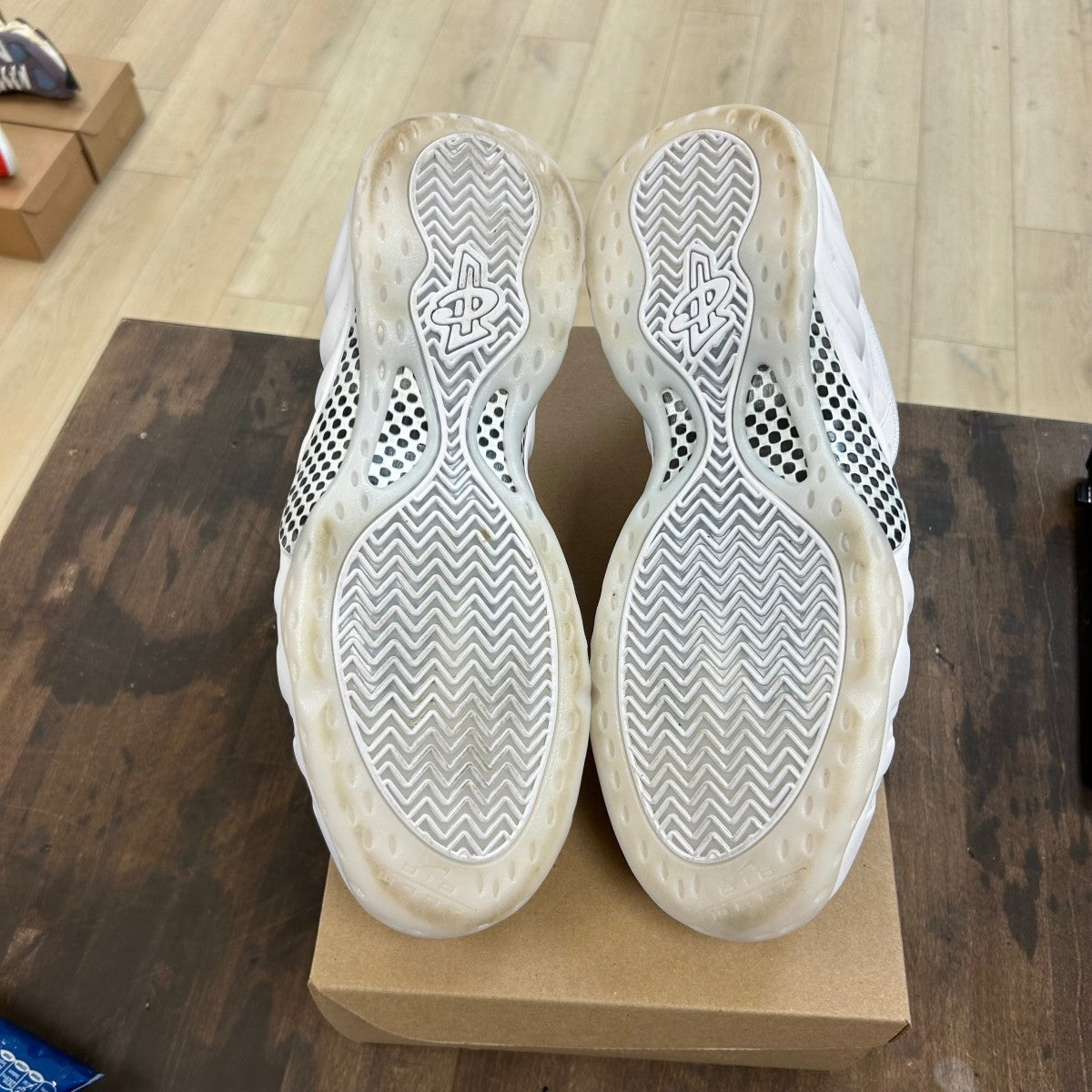 Nike Air Foamposite One Triple White Size 13 (Pre-Owned) - Image 5