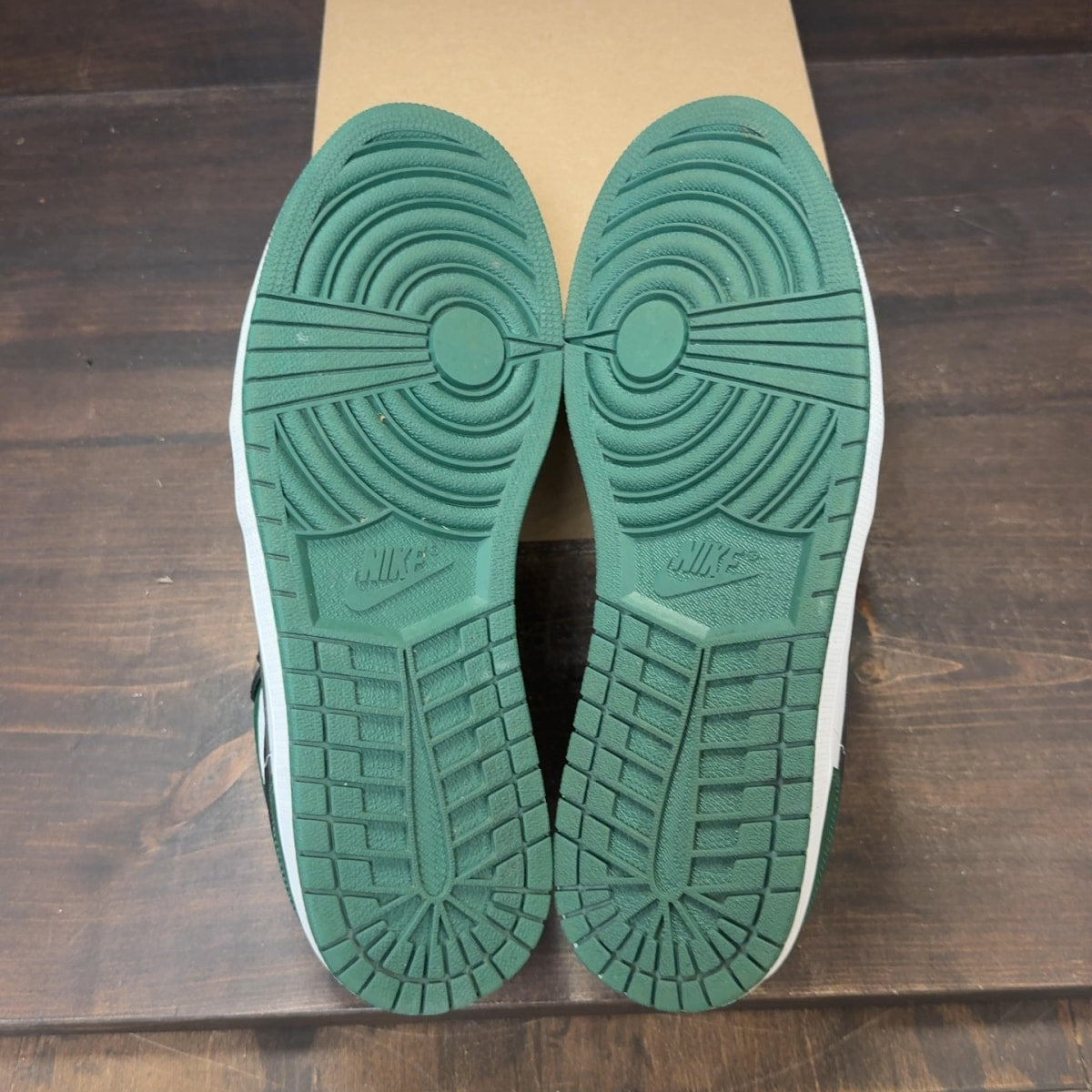 Jordan 1 Low Green Toe Size 13 (Pre-Owned) - Image 7