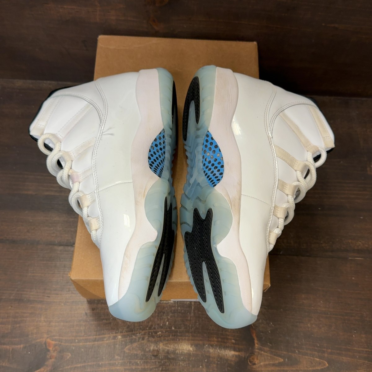 Jordan 11 Retro Legend Blue (2024) Size 10 (Pre-Owned) - Image 4