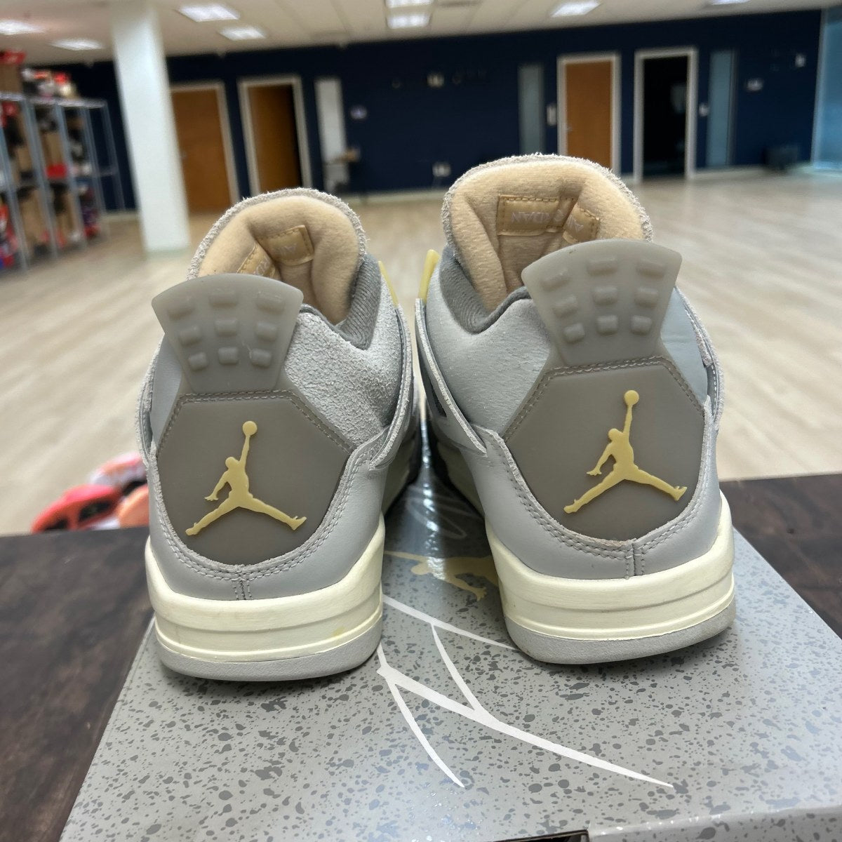 Jordan 4 Retro SE Craft Photon Dust - Image 4
