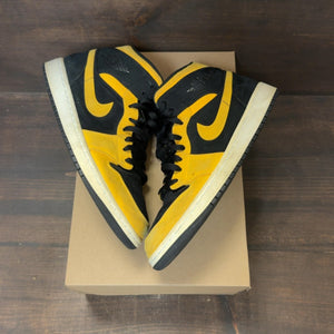 Jordan 1 Mid Reverse New Love Size 9 (Pre-Owned) - Image 2