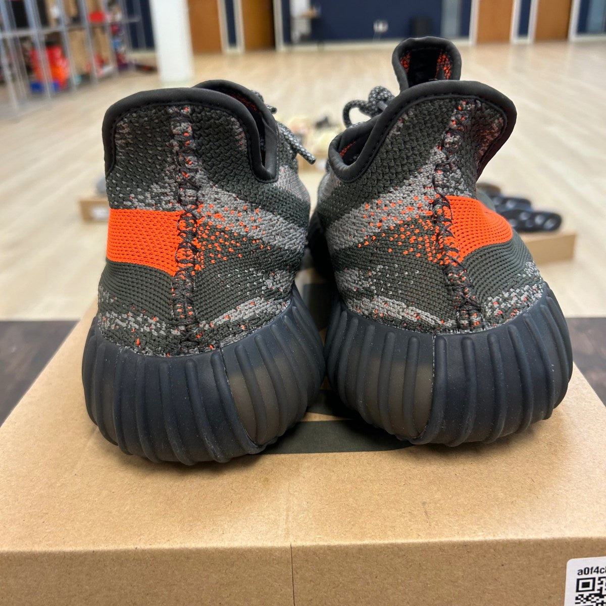 adidas Yeezy Boost 350 V2 Carbon Beluga - Image 4