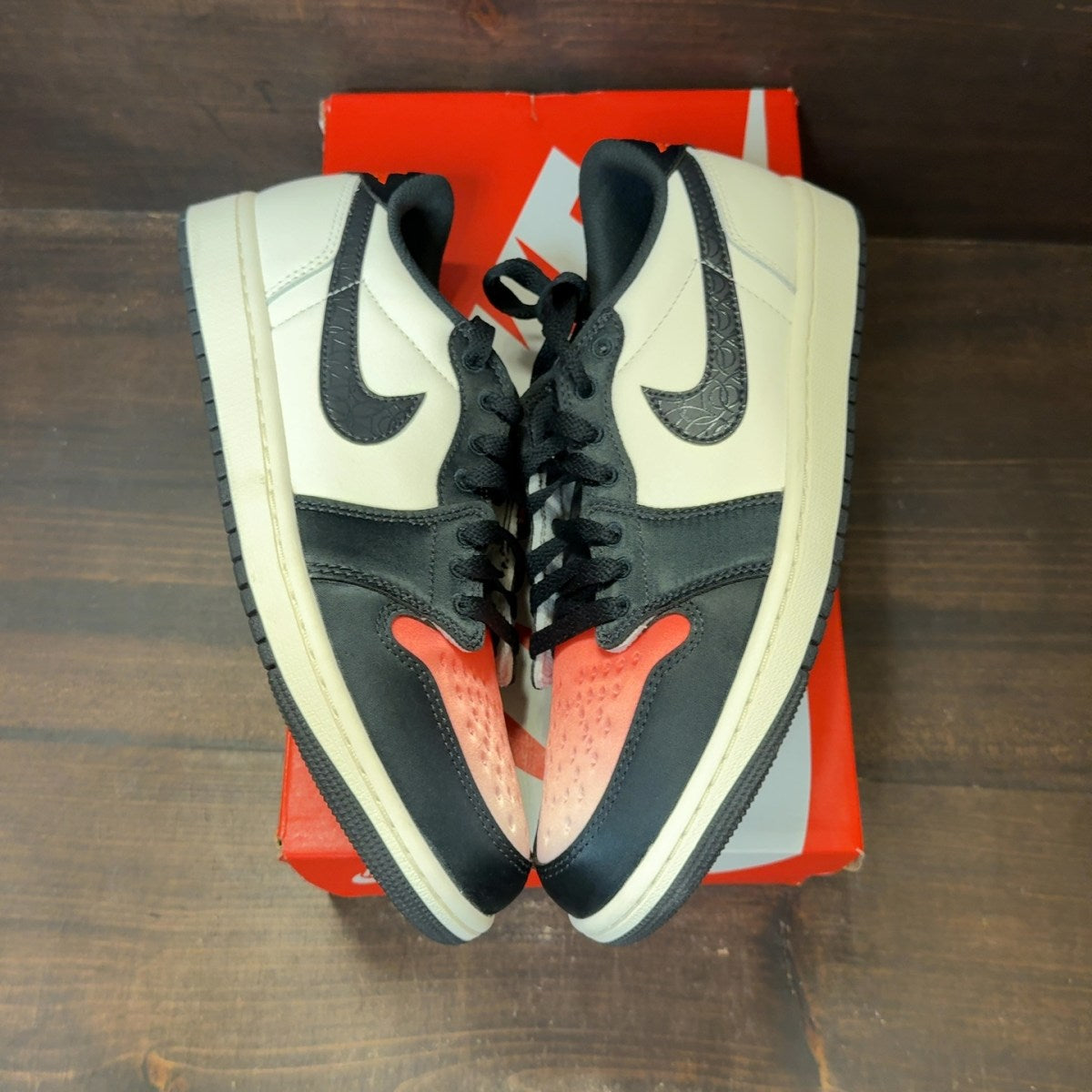 Jordan 1 Retro Low OG PSG Paris Saint-Germain Size 9 (Pre-Owned) - Image 2