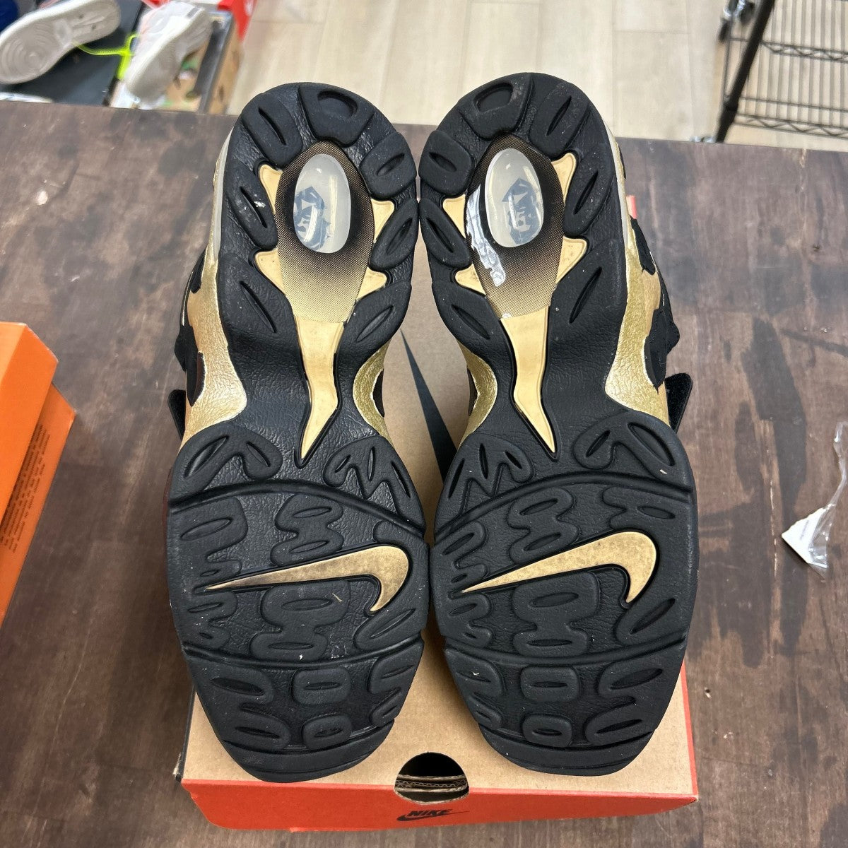 Nike Air DT Max '96 Black Vegas Gold Size 9 (Moderately Worn Pre-Owned) - aux