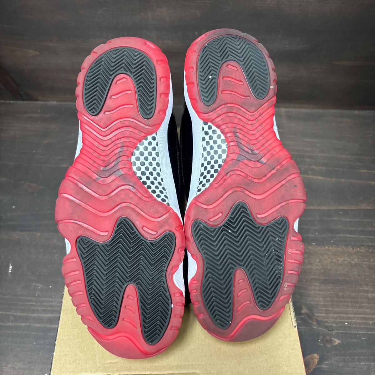 Jordan 11 Retro Playoffs Bred (2019) Size 10.5 (Pre-Owned) - Image 6
