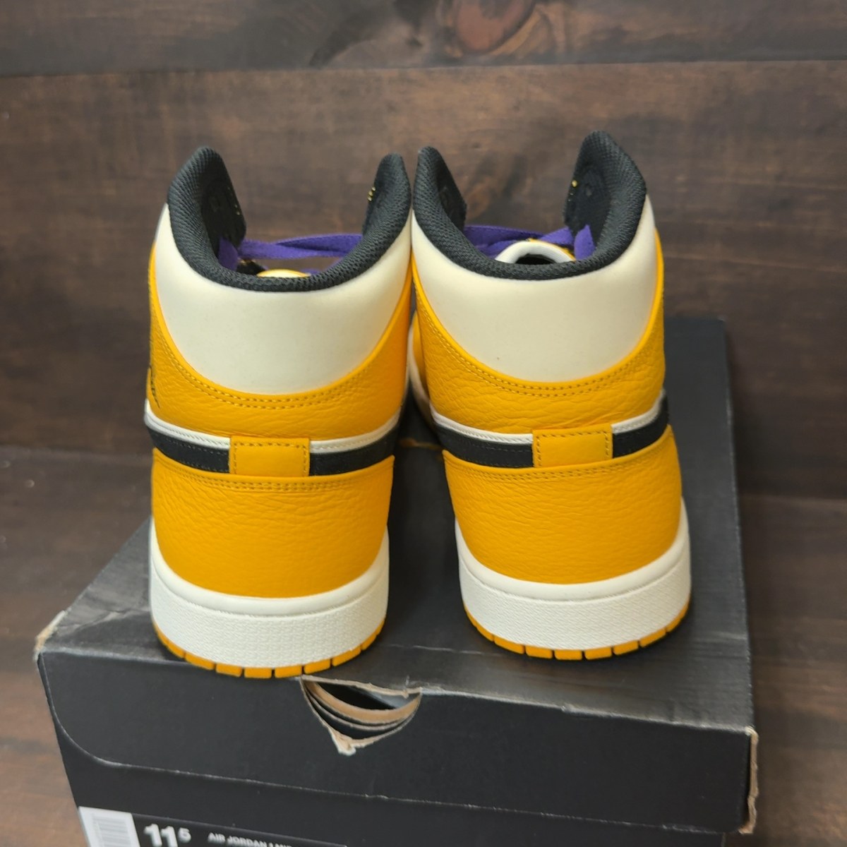 Jordan 1 Mid SE Lakers - Image 4