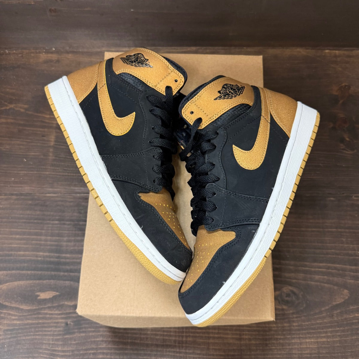 Jordan 1 Retro Melo PE Size 8.5 (Pre-Owned) - Image 2