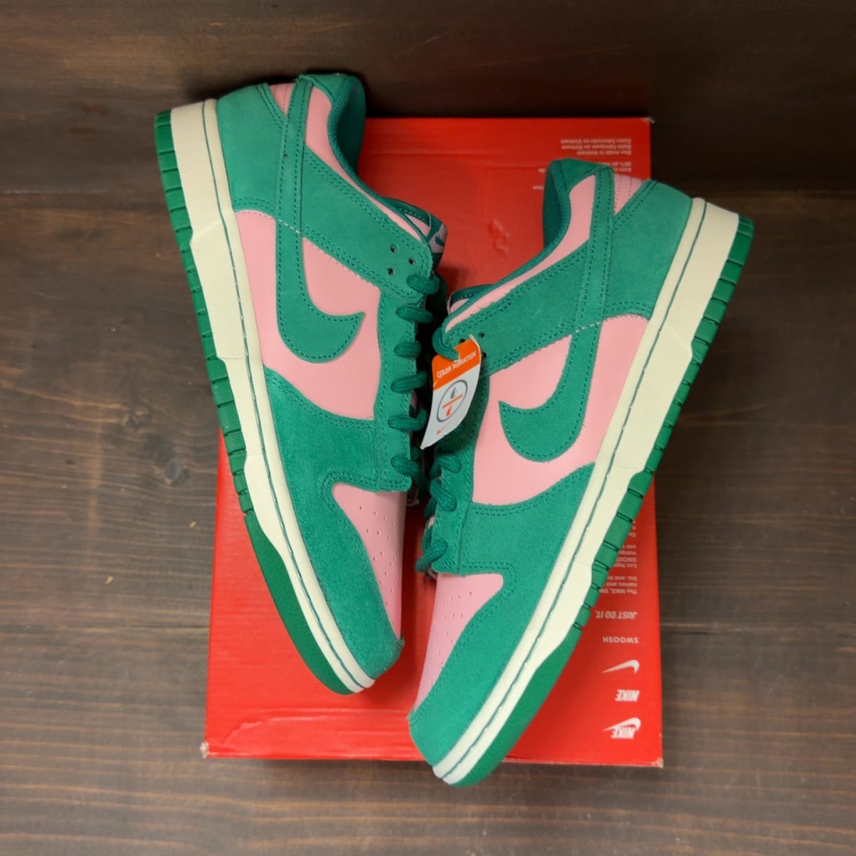 Nike Dunk Low Retro SE Medium Soft Pink Malachite - Image 2