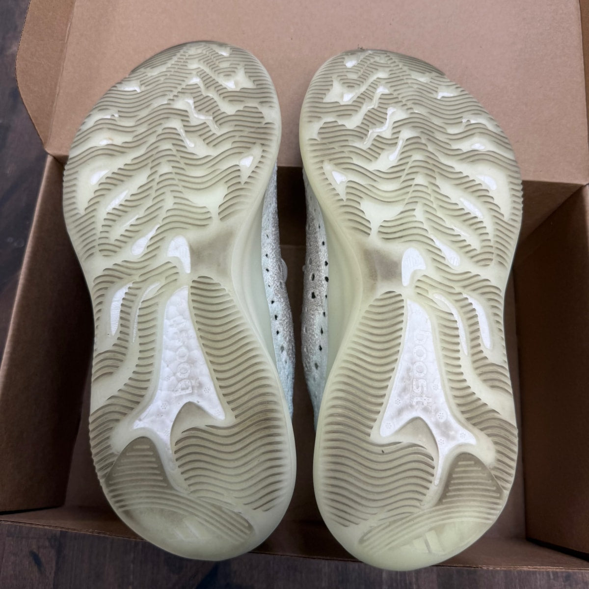 adidas Yeezy Boost 380 Calcite Glow Size 10 (Pre-Owned) - Image 5