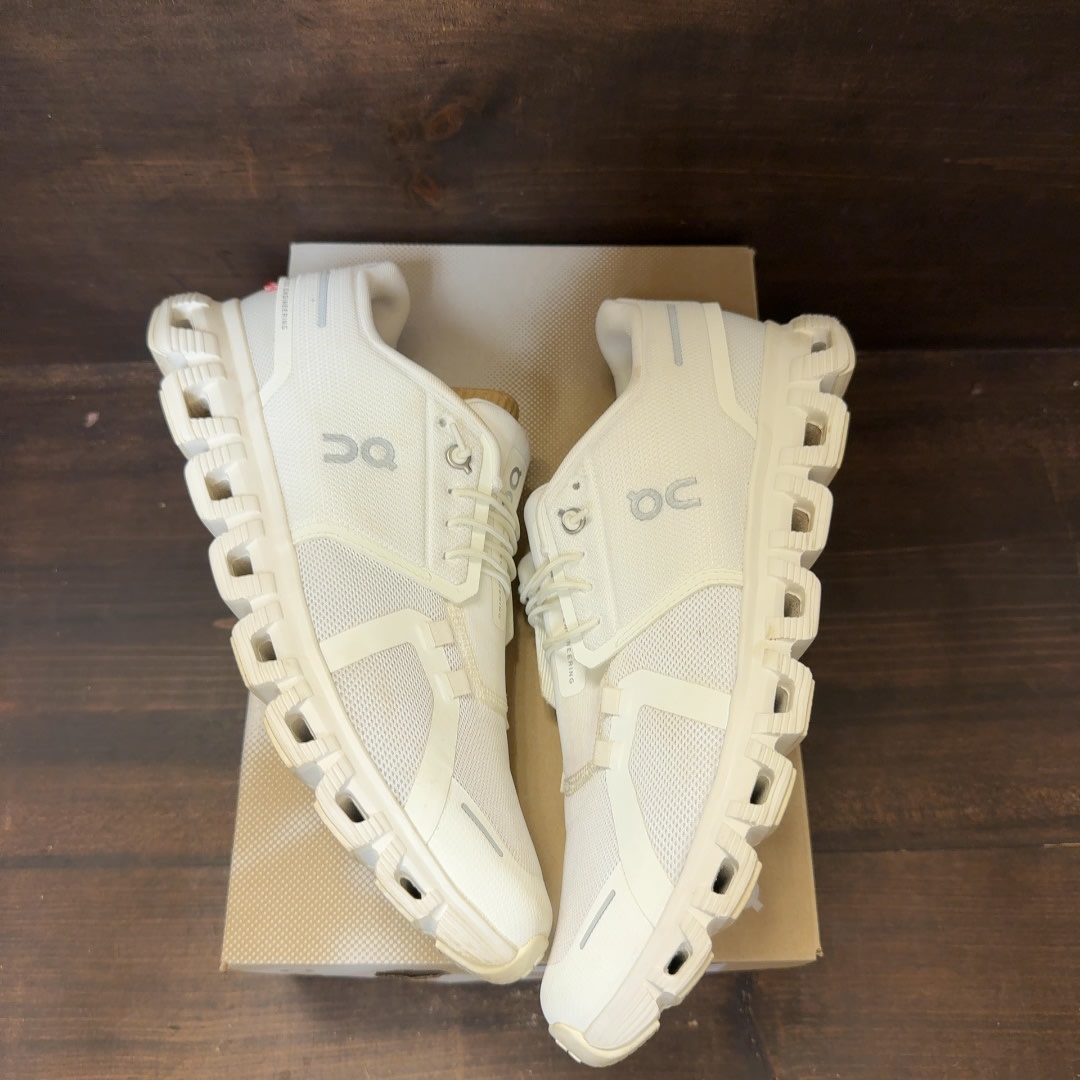 On Running Cloud 6 All White Size 9 (Pre-Owned) - Image 2
